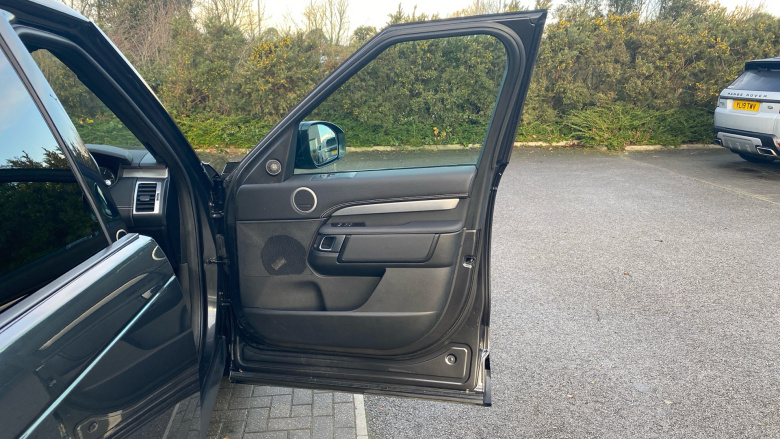 Land Rover Discovery Diesel 3.0 D300 R-Dynamic SE Commercial Auto